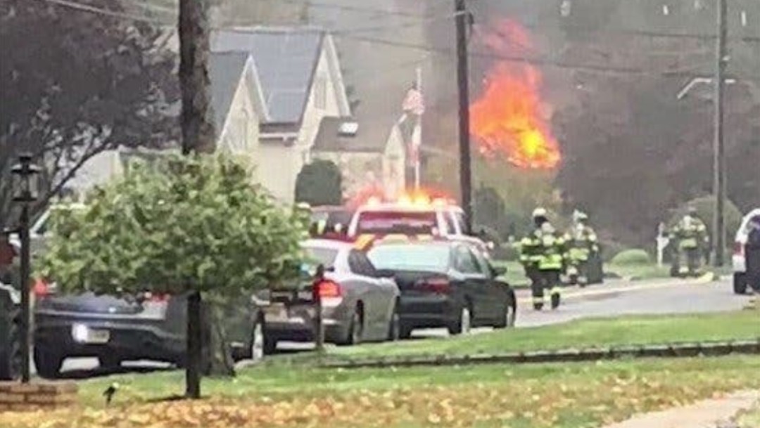 Foto: Viviendas se incendian por caída de avioneta en Nueva Jersey, 29 de octubre de2019