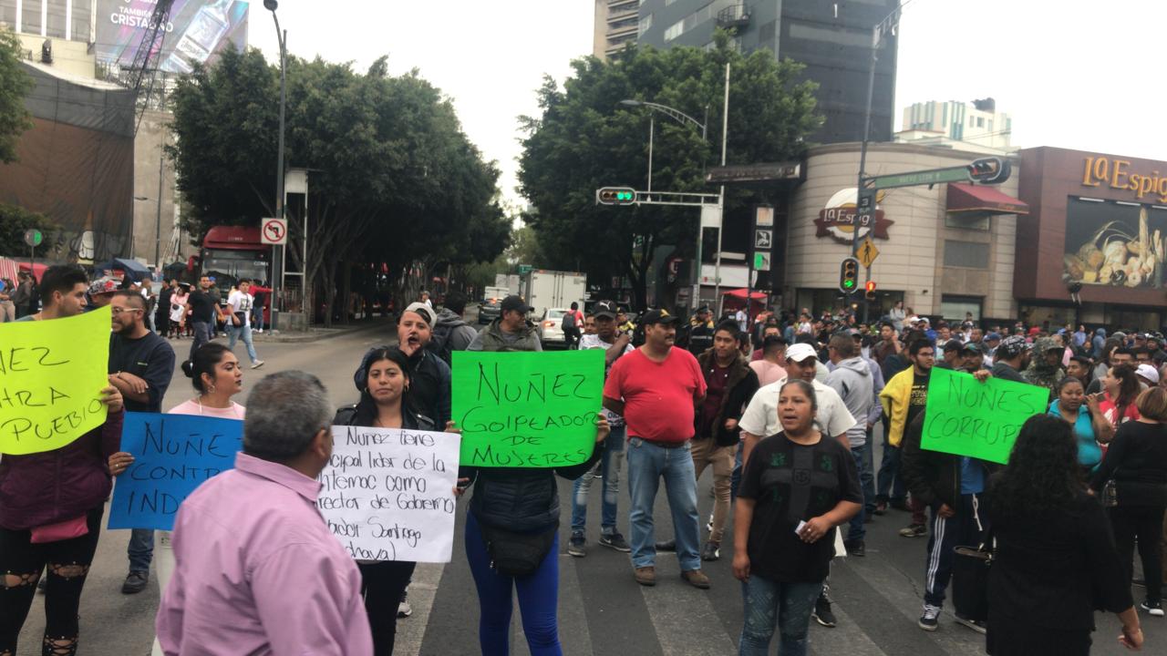 Foto Los manifestantes bloquean ambas vialidades, 16 de octubre de 2019, (S. Servín)