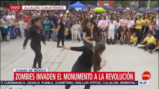 Zombies invaden Monumento a la Revolución