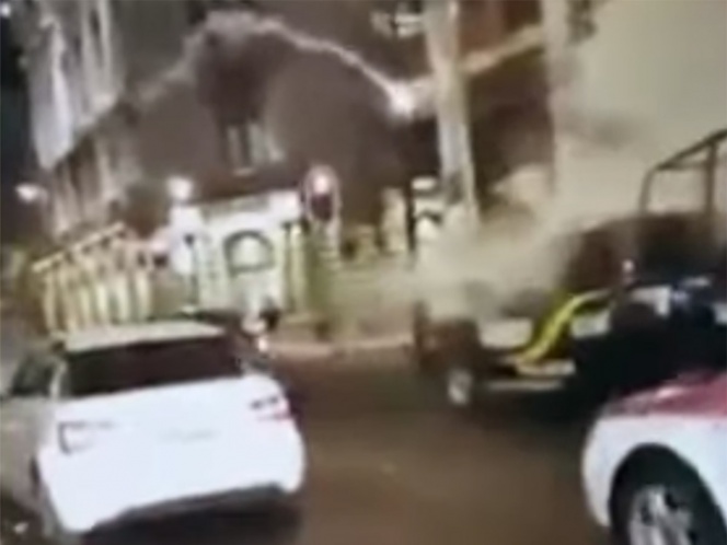 Captan agresiones a policías de la CDMX con extintores