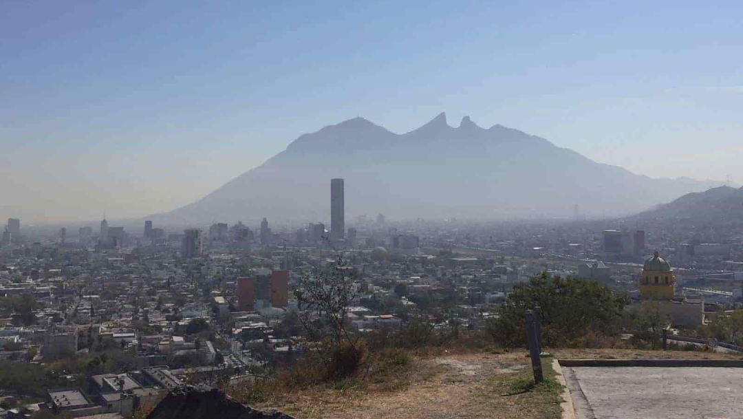 Foto: Emiten alerta ambiental en Nuevo León por calidad del aire, 30 de noviembre de 2019, (Twitter @OliverioTs)