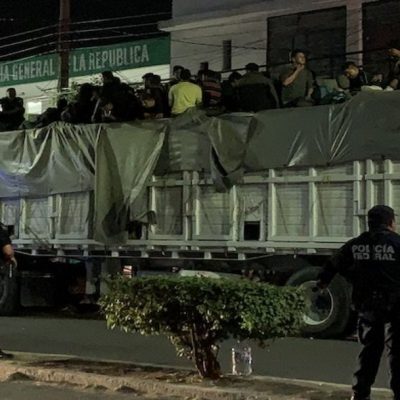 Detienen tráiler con al menos 100 indocumentados en la México-Querétaro