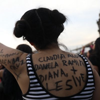 ‘Un violador en tu camino’ cimbra el Zócalo; así se adaptó en México la protesta global