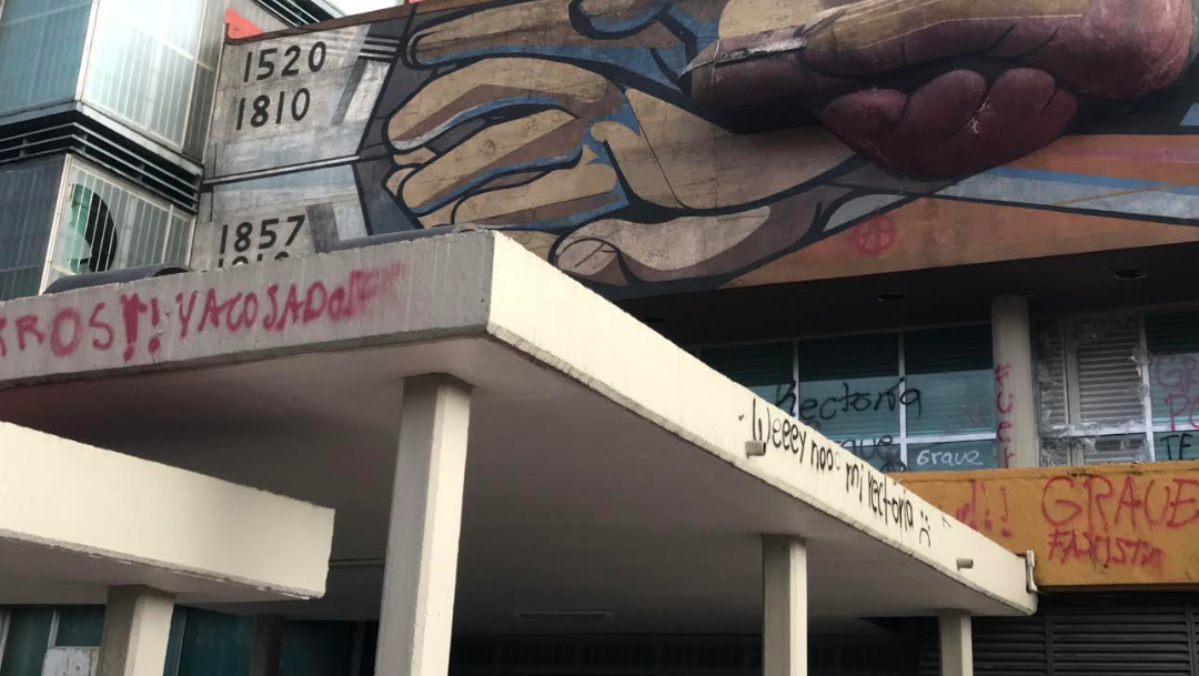FOTO Daños por actos vandálicos en Torre de Rectoría de la UNAM, particularmente mural de Siqueiros (Cuartoscuro/Andrea Murcia)