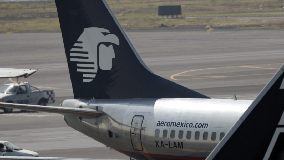 AMLO defiende a piloto de Aeroméxico que rechaza Santa Lucía