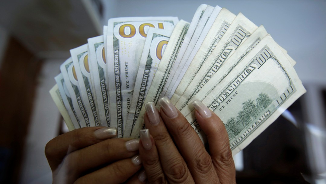 Anuncia AMLO acuerdo con banco para no cobrar comisiones por remesas