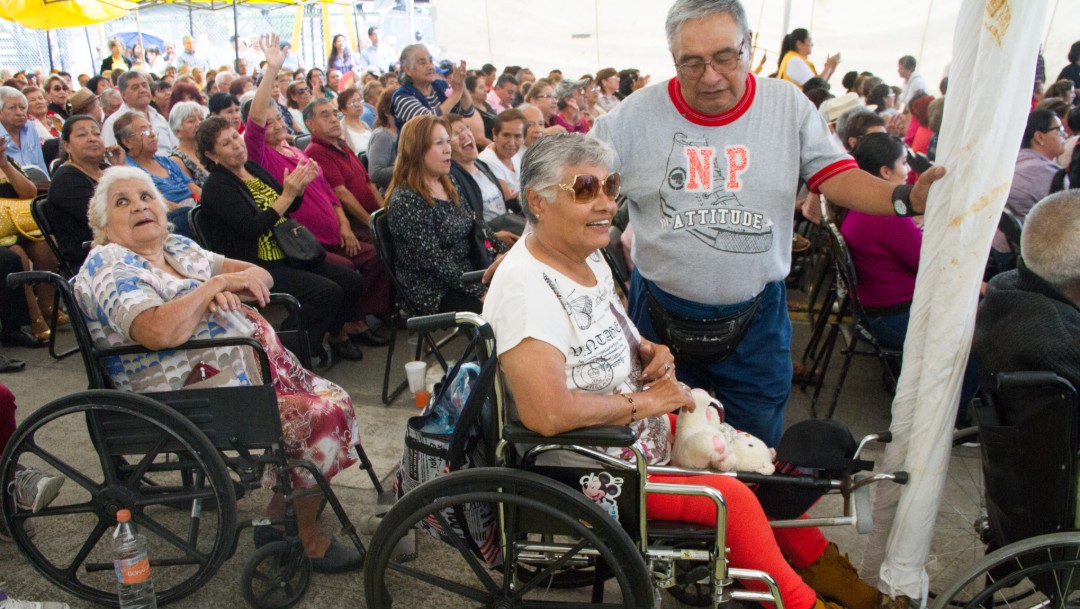 Foto: Anuncia AMLO iniciativa para incluir pensiones y becas en Constitución