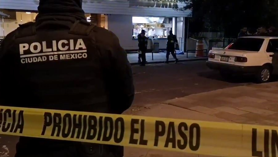 Asesinan a sujeto frente a taquería al sur de la CDMX