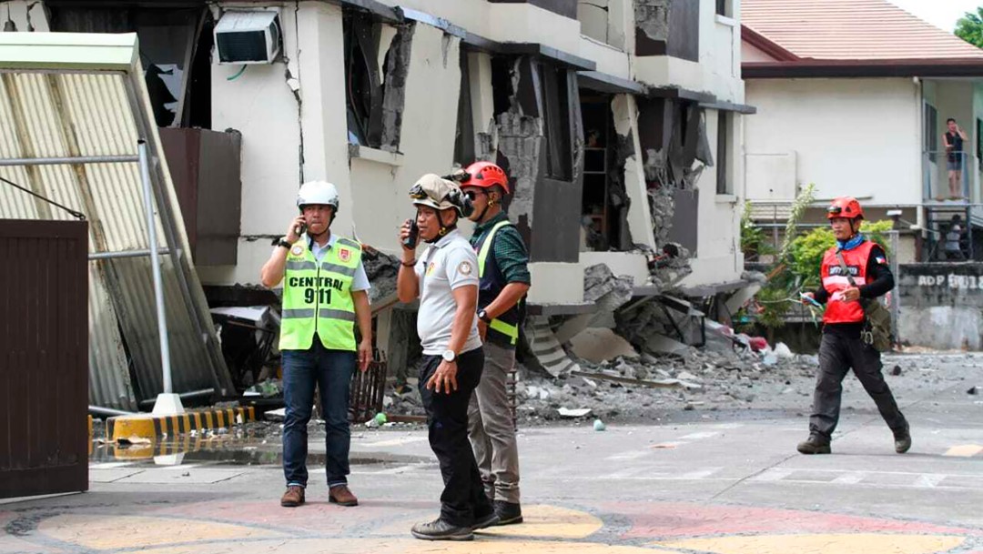 FOTO Aumenta a 16 la cifra de muertos por sismos en Filipinas. (AP)