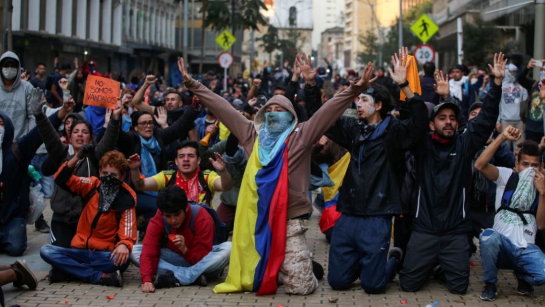 Foto: Los desórdenes en Bogotá comenzaron en la tarde del jueves al concluir las manifestaciones contra la política económica, el 22 de noviembre de 2019 (Reuters)