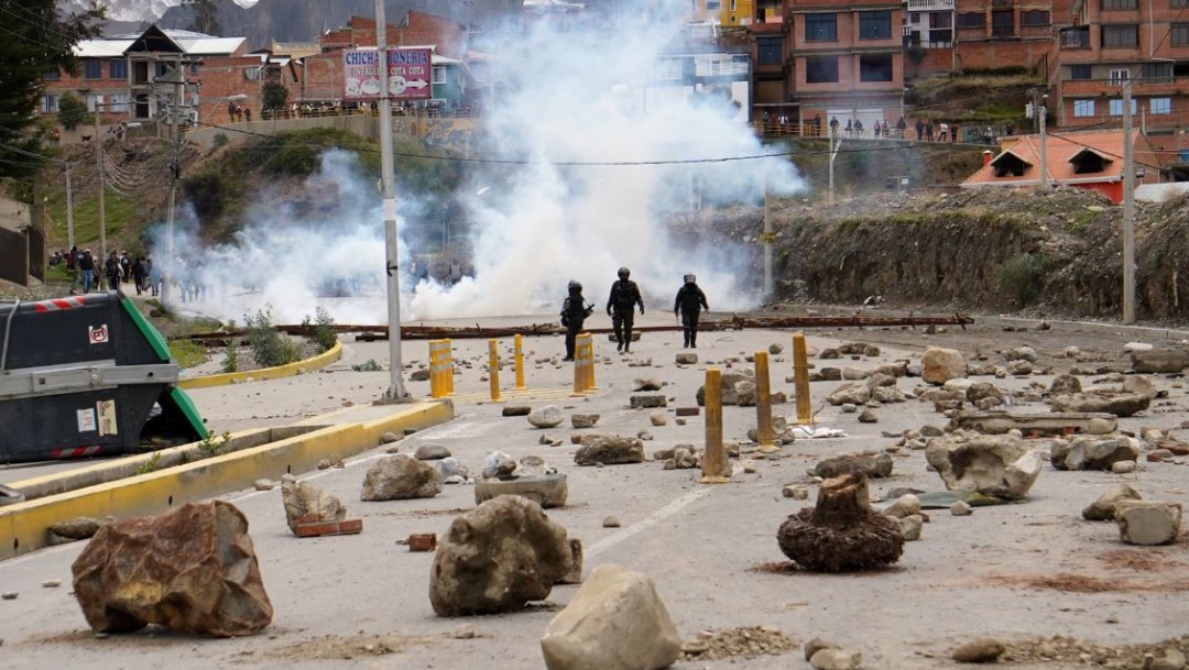 Foto: Manifestantes que apoyan al presidente Evo Morales se enfrentan con la Policía, el 11 de noviembre de 2019 (Getty Images)