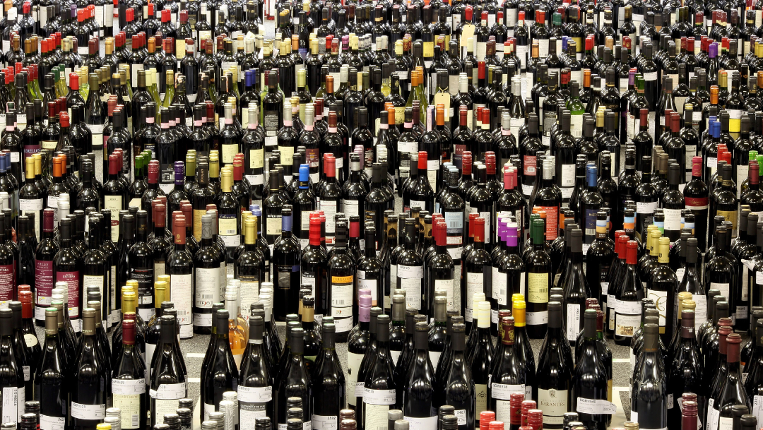 FOTO CDMX tendrá 4 nuevos impuestos en 2020, ¿cuáles son?; en la imagen, botellas de vino (Getty Images)