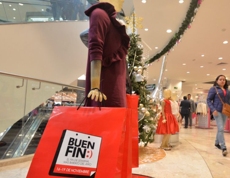 Foto: Varías personas acudieron a centros comerciales para adquirir mercancía en el Buen Fin, 15 noviembre 2019