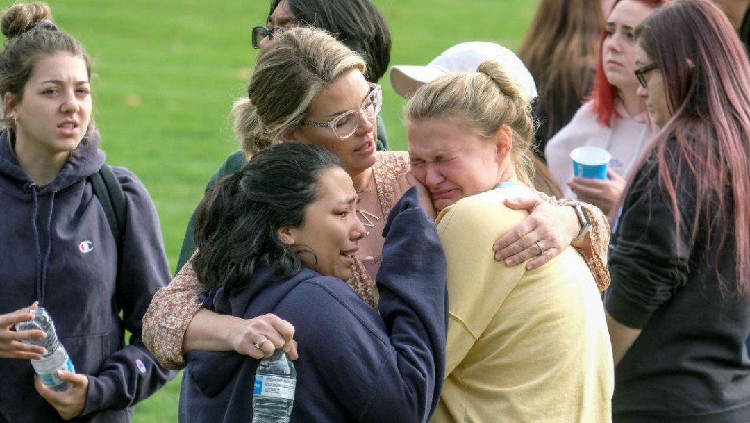 Foto: Un tiroteo en la escuela secundaria Saugus en Santa Clarita, California, deja varias víctimas, el 14 de noviembre de 2019 (AP)