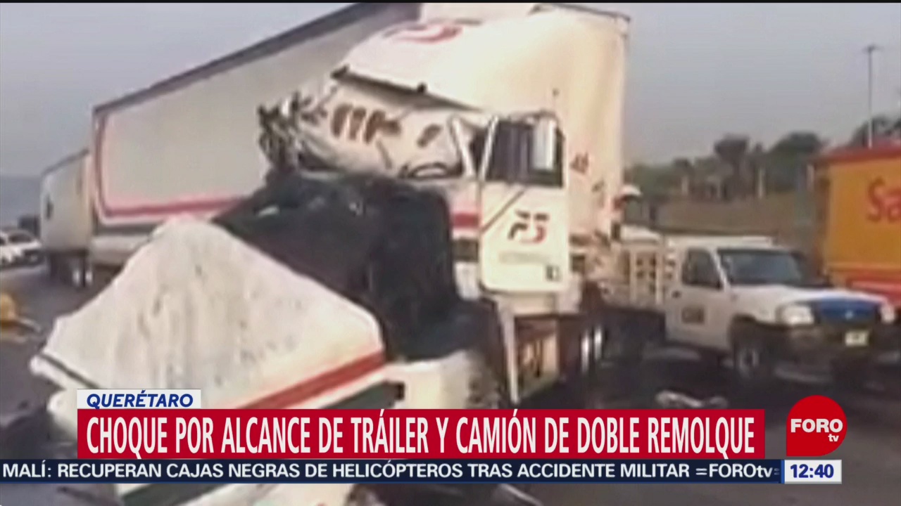 Choca tráiler con camión de doble remolque en la México-Querétaro