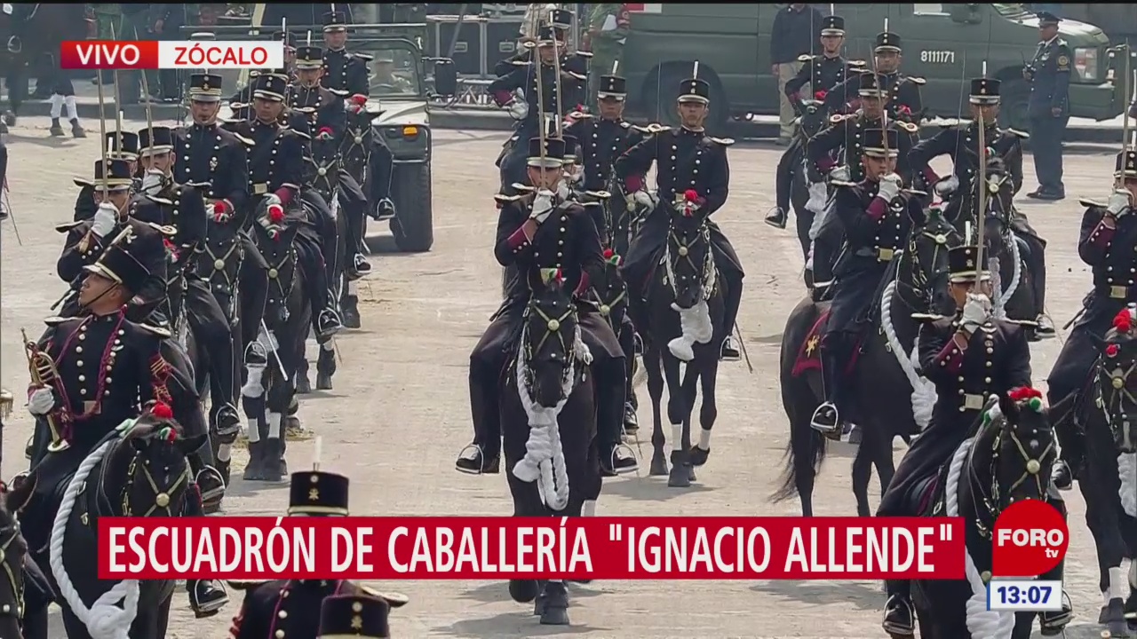 FOTO: Desfila escuadrón Caballería Ignacio Allende,