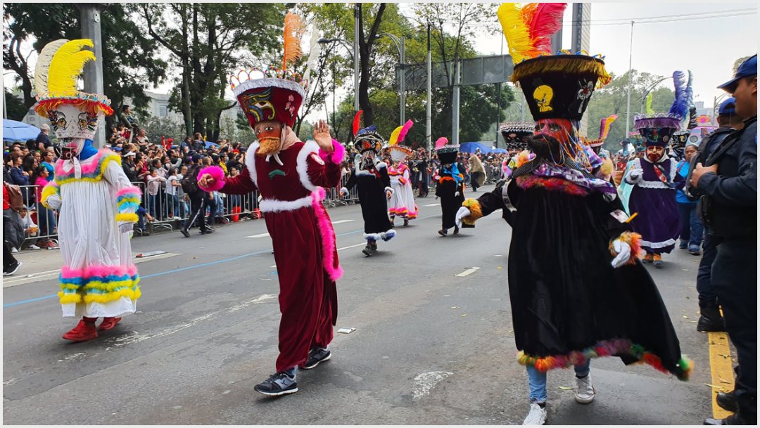 Foto: Los tradicionales chinelos pusieron el ritmo al Mega Desfile de Día de Muertos, 2 de noviembre de 2019 (Secretaría de Cultura)