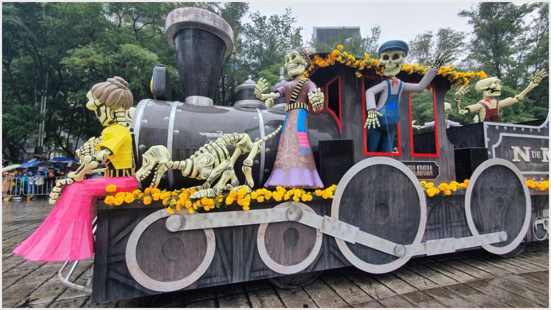 Foto: Locomotora del colectivo 'El Volador' en Mega Desfile de Día de Muertos, 2 de noviembre de 2019 (Secretaría de Cultura)