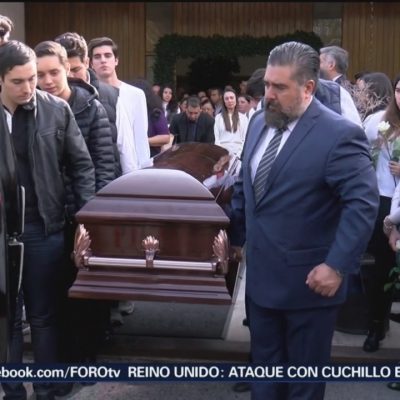 Despiden a Abril Pérez Sagaón en emotivo funeral