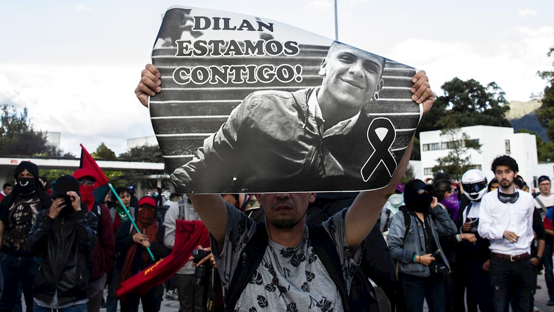 Foto: Cientos de colombianos participan en una manifestación en rechazo a la muerte del estudiante Dilan Cruz por un disparo de la policía antidisturbios, 26 noviembre 2019