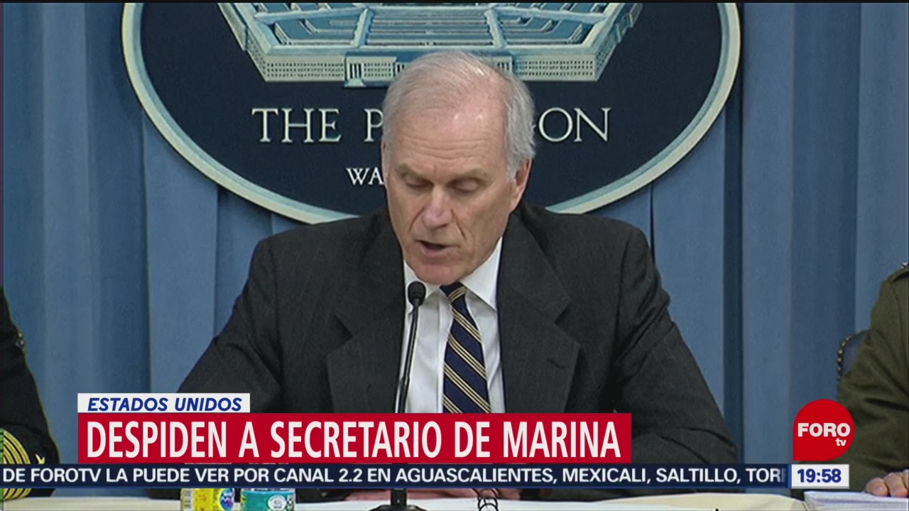 FOTO: Dimite Richard Spencer como secretario de Marina de EE.UU., 24 noviembre 2019