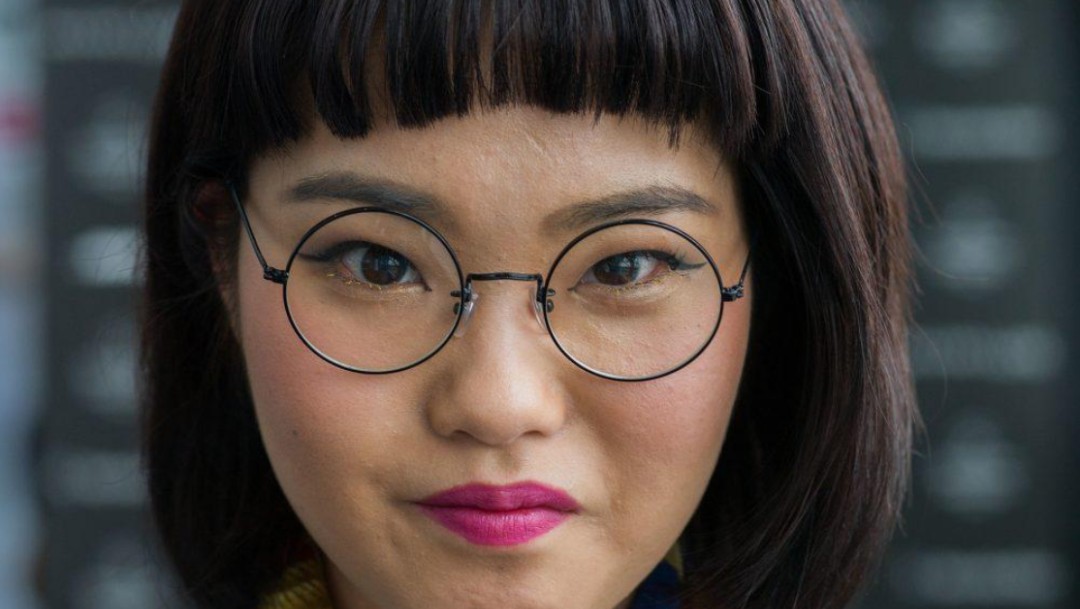 Foto: Empresas japonesas prohíben a mujeres usar anteojos