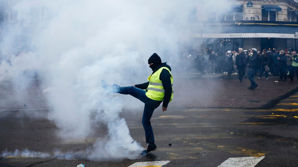 Enfrentamientos en París.