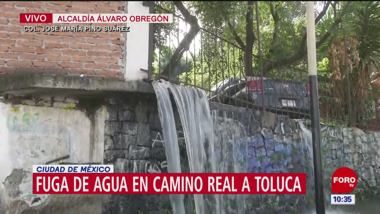 Enorme fuga de agua en Camino Real a Toluca, CDMX