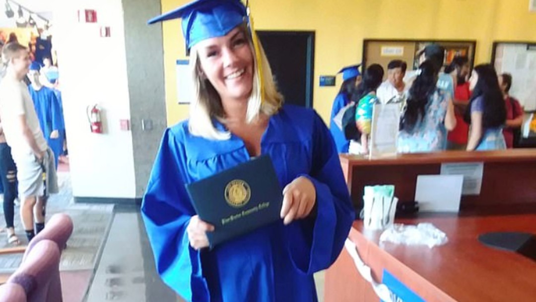 Foto: Era una drogadicta, pero se recuperó y logró graduarse