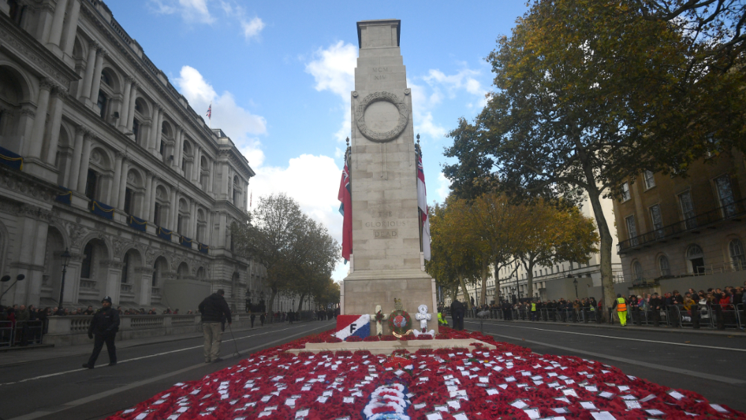 Foto: Entretanto en Gran Bretaña, la Legión Real exhortó a la ciudadanía a conmemorar el centenario del primer período de silencio de dos minutos observado en honor del Armisticio, 11 de noviembre de 2019 (AP)