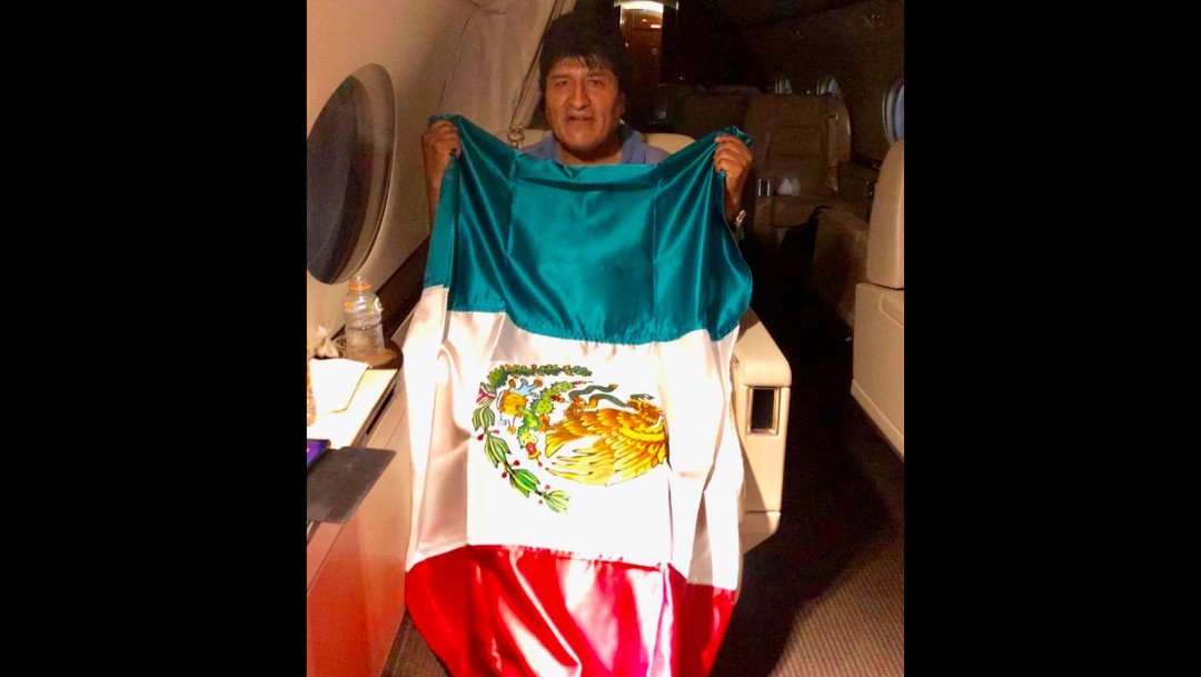 Foto: Avión que transporta a Evo Morales despega de Paraguay rumbo a México