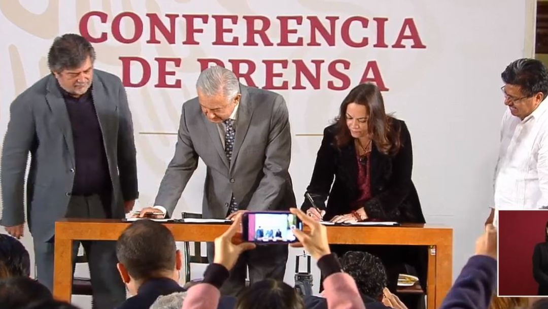 El presidente Andrés Manuel López Obrador firmó la convocatoria para la consulta del Tren Maya, 15 noviembre 2019 2019