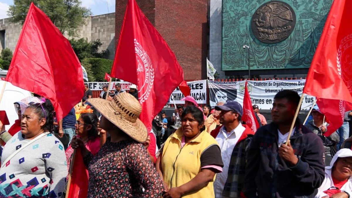 Foto: Campesinos bloquean las entradas a San Lázaro. Cuartoscuro