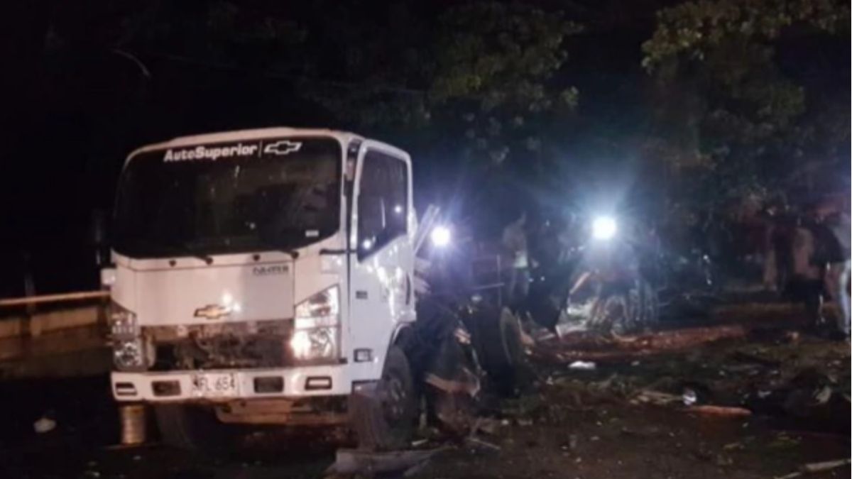 Foto: El camión quedó destruido y quemado en calles del municipio de Santander de Quilichao, Colombia