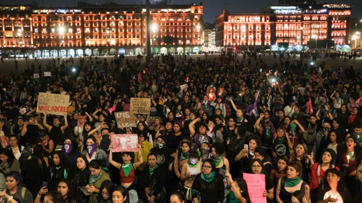 Foto: Colectivos feministas realizan mitin el Zócalo de la Ciudad de México. Cuartoscuro