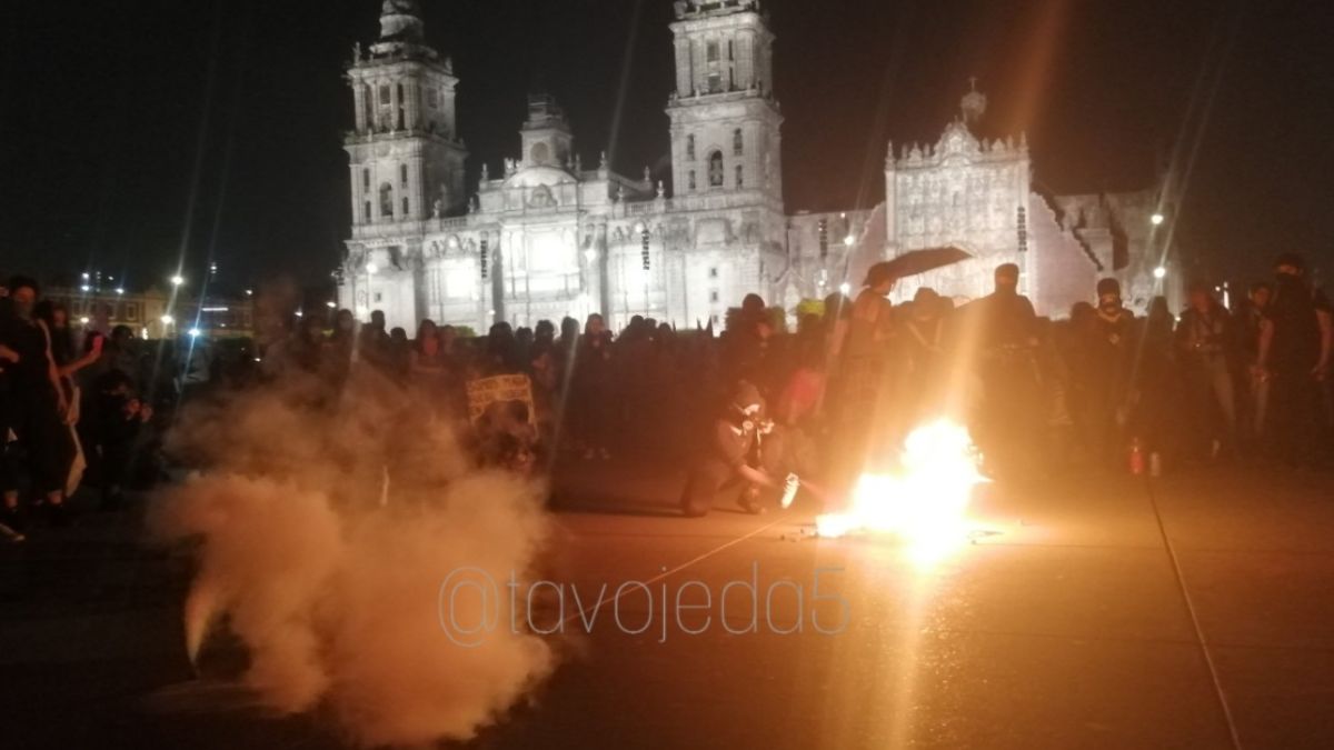 Foto: Manifestantes prendieron fogatas en la plancha del Zócalo