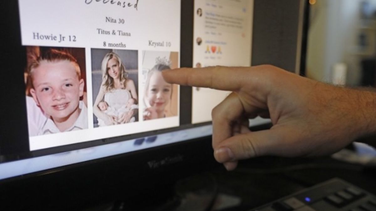 Foto: Austin Cloes señala en una computadora una foto de sus familiares Rhonita Miller y su familia, que fueron asesinados en México. AP
