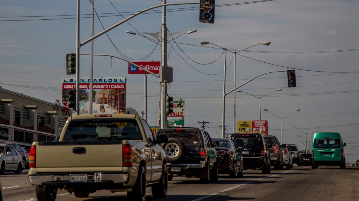 Foto: Autos circulan por una calle de la Mexicali, Baja California. Cuartoscuro