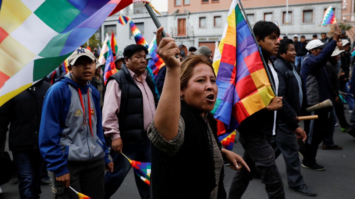 Foto: Miles de bolivianos protestan en las calles de La Paz. Reuters
