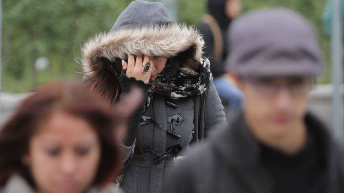 Foto: Una mujer se cubre el rostro por las bajas temperaturas en Tamaulipas. Cuartoscuro