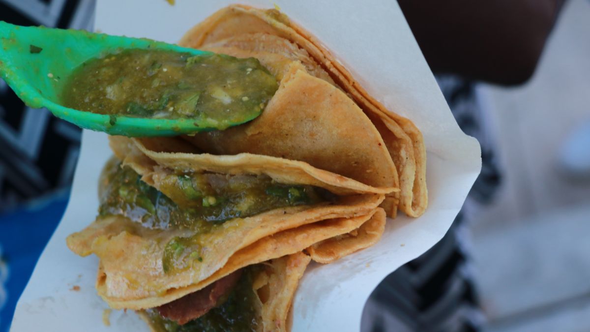 Foto: Tacos de canasta con salsa verde. Cuartoscuro