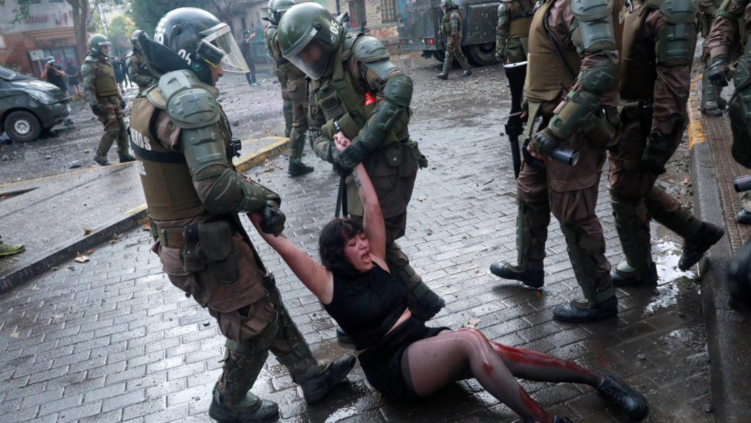 Imagen: Grupos de derechos humanos acusan un uso excesivo de la fuerza por parte de los cuerpos uniformados, 19 de noviembre de 2019 (Reuters)
