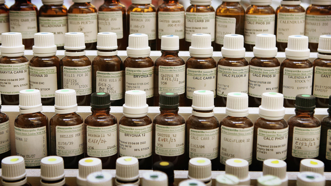 FOTO Homeopatía ya no cura, según diccionario de la Real Academia Española (Getty Images)