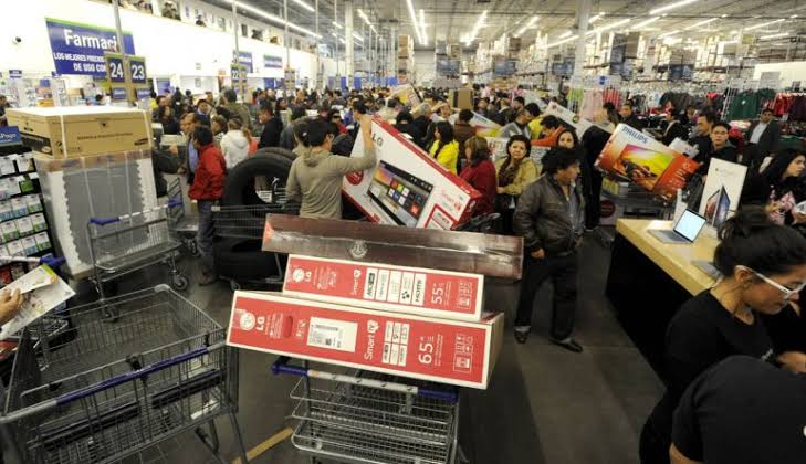 Foto: Walmart vende pantallas a precio de remate por ‘oferta accidental’, 15 de noviembre de 2019 (Twitter @puntoyapartegto)