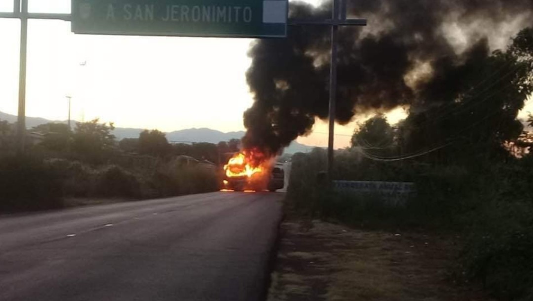 Foto: Incendian autobús de pasajeros en la carretera Acapulco-Zihuatanejo