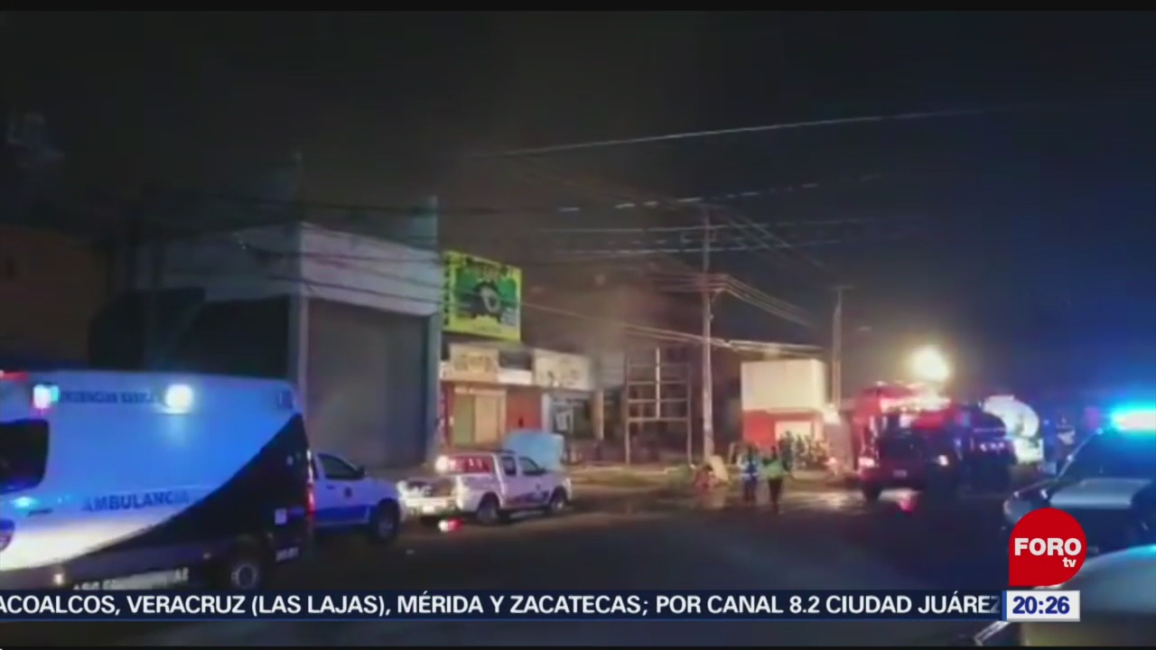Incendio consume bodegas en Central de Abasto de Puebla