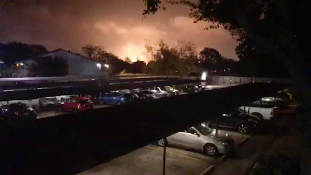 Foto: Incendio en la planta química de Port Neches, 28 noviembre 2019