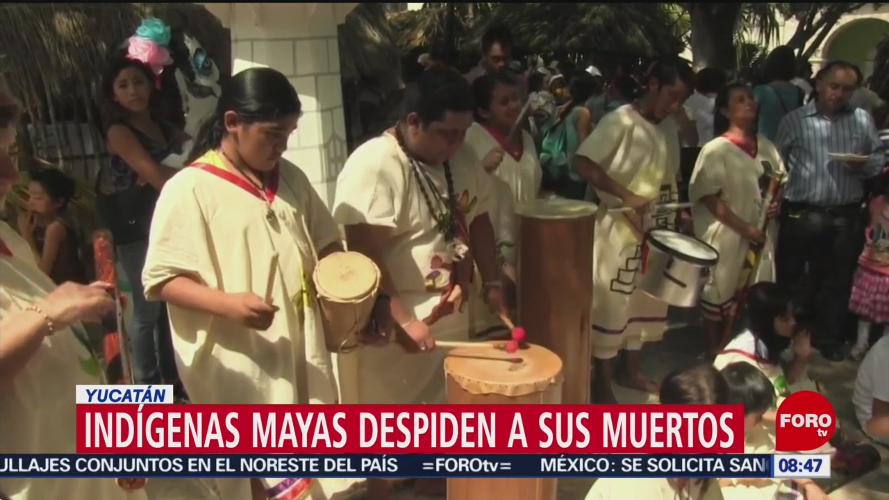 Indígenas mayas despiden a sus muertos en Yucatán