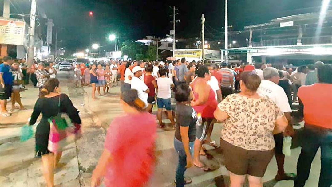Foto: Cerca de mil ciudadanos se reunieron en el poblado Kilómetro 30, en Guerrero, para bloquear los accesos a esta comunidad ante la supuesta amenaza de que hombres armados irrumpirían en el poblado
