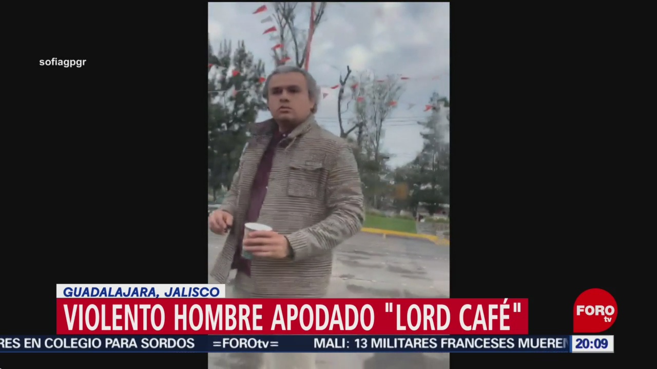 ‘Lord café’ insulta a mujer automovilista en Guadalajara